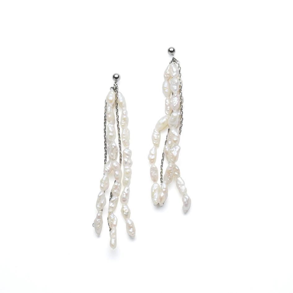 淡水ライスパール×プラチナチェーン フリンジピアス1枚目の画像