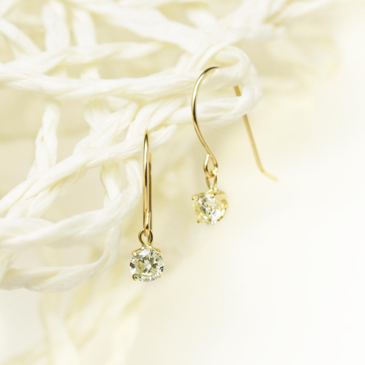 K18YGイエローダイヤモンド合計0.2ct スイングフックピアス 4本爪シンプルデザイン1枚目の画像