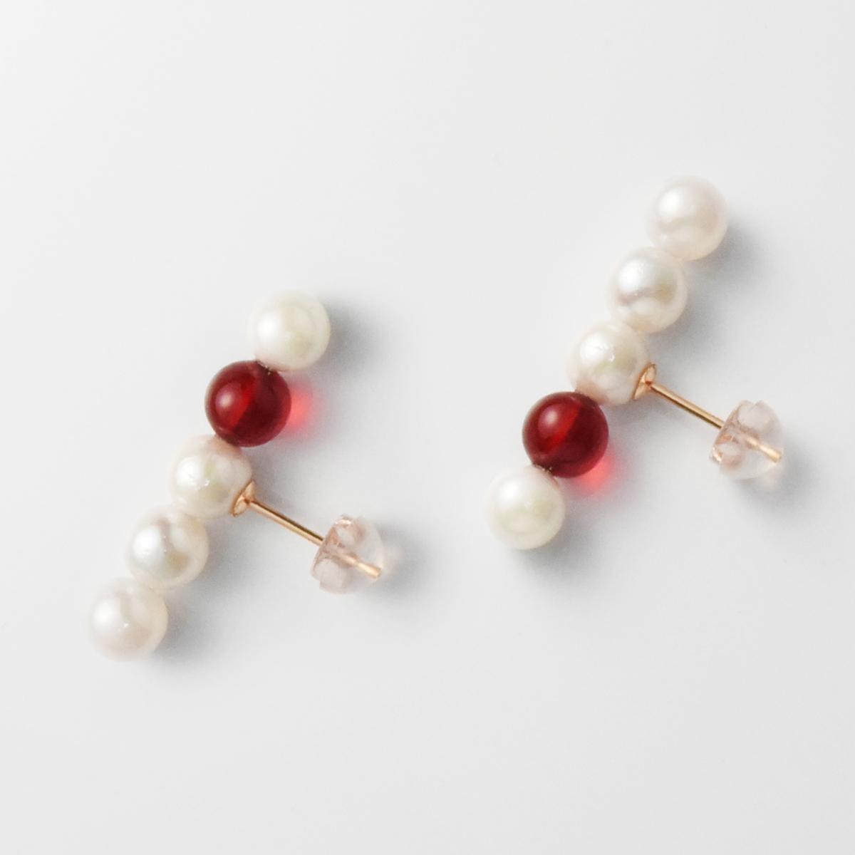 K18PGあこや真珠×アンバー5-5.5mm サンク・バーデザインピアス (レッド・ペア) | 2枚目