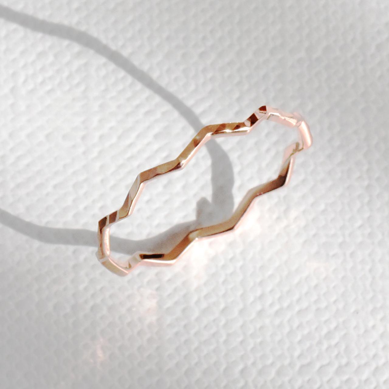 K10PGブライトカット ジグザグエタニティーデザインリング1枚目の画像