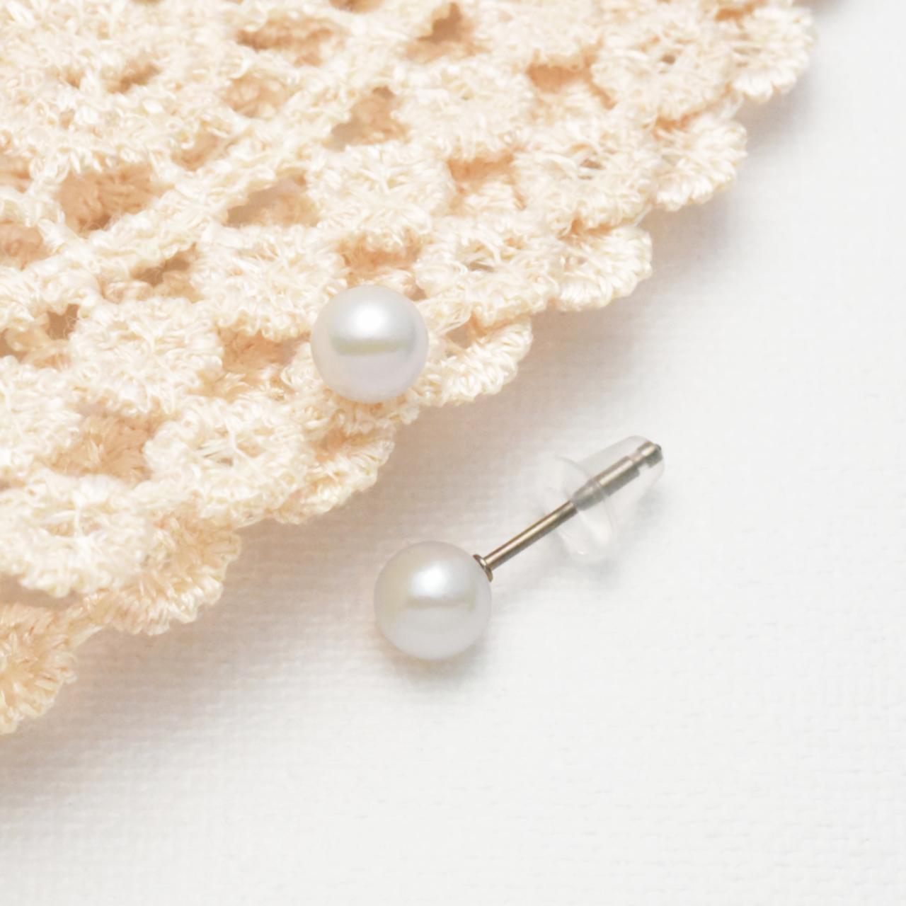 あこや真珠5-5.5mmスタッドピアス チタンポスト1枚目の画像