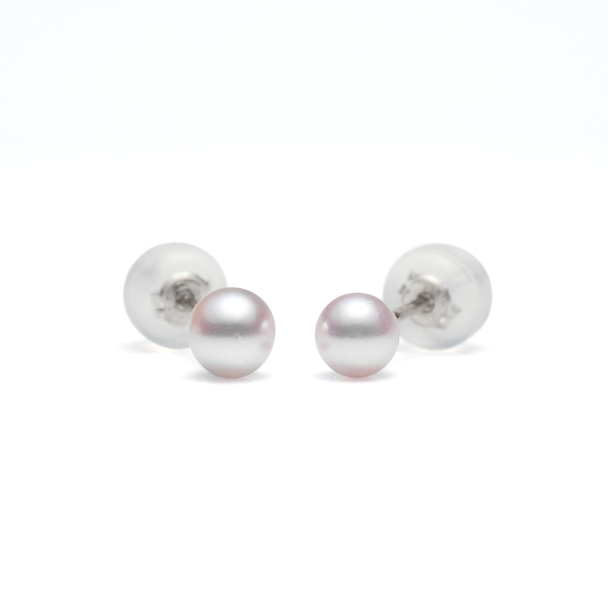 Pt900アコヤ真珠4‐4.5mmスタッドピアス1枚目の画像